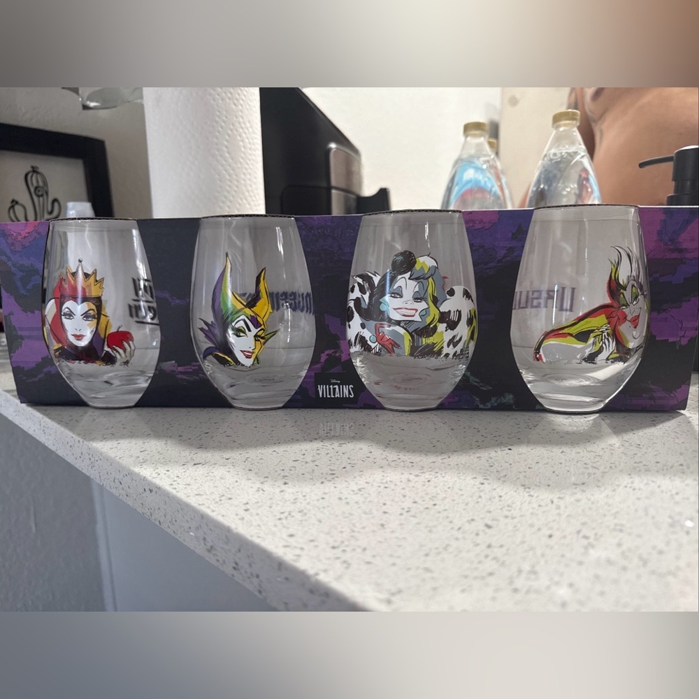 Walt Disney Set of 4 Villains Stemless Wine Glasses Ursula Maleficent Cruella